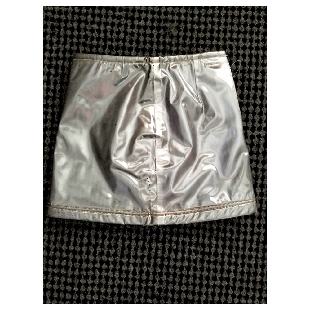 Vintage 90s BUFFALO Metallic Silver Space Age MOD PUNK GLAM PVC Mini Skirt - Picture 5 of 11